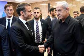 Vendredi, Macron dit qu'il n'y a 'aucune justification' aux bombardements tuant des civils à Gaza. Ce matin Netanyahou l'accuse d'avoir « fait une erreur grave sur le plan factuel et moral ». Cet après-midi EM dit 'soutenir sans équivoque Israël et (son) droit à l’autodéfense ».