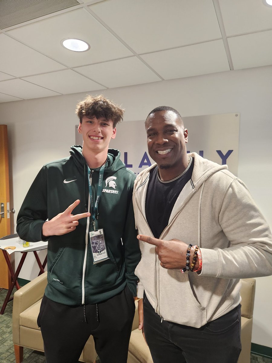 ShayeKlein's tweet photo. Great to meet @AntonioGates85 a few weeks ago. https://t.co/TPW7Ogkh2w