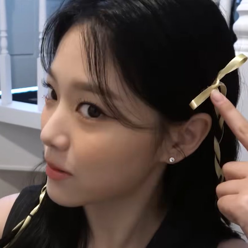 dailyaeong's tweet photo. ribbon

[🎧] #LOONA #LOOSSEMBLE #HYUNJIN https://t.co/q8FfTdwklT