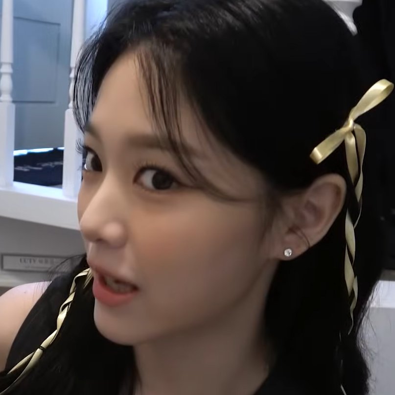 dailyaeong's tweet photo. ribbon

[🎧] #LOONA #LOOSSEMBLE #HYUNJIN https://t.co/q8FfTdwklT