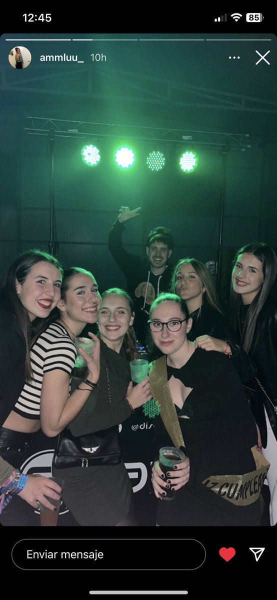 _aalmuu_07's tweet photo. ayer fui muy feliz, tengo muchísima suerte de teneros, os quiero mucho❤️‍🩹 https://t.co/ubeAIN3OBi