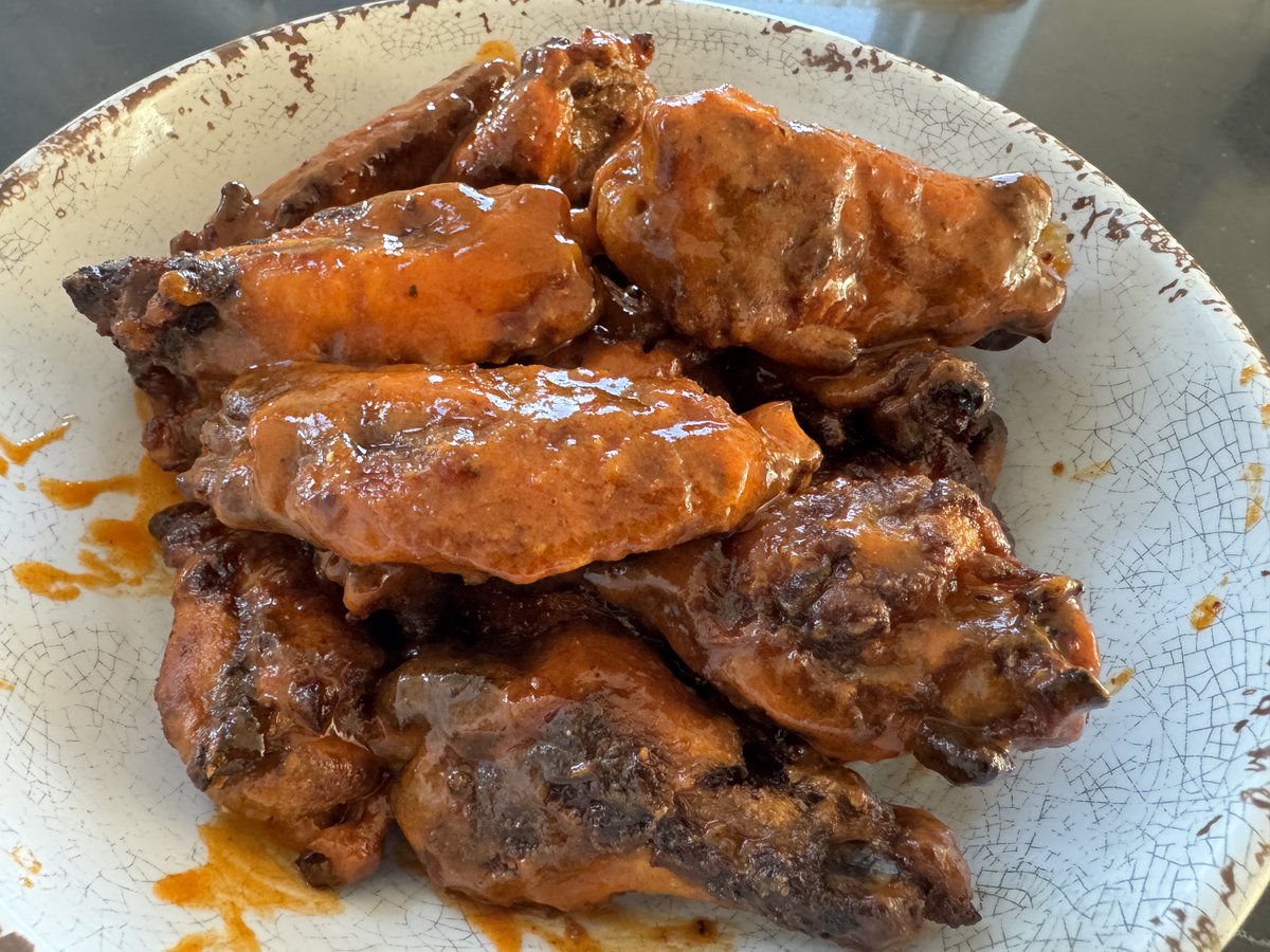 🏈🍗 Game day at our house just got a whole lot tastier! Awesome Slow Cooker Buffalo Wings from  @Allrecipes are ready to savor & the house smells amazing. Score the recipe @ allrecipes.com/recipe/230993/… 🙌 #GameDayEats #FootballFoodie #SlowCookerWings