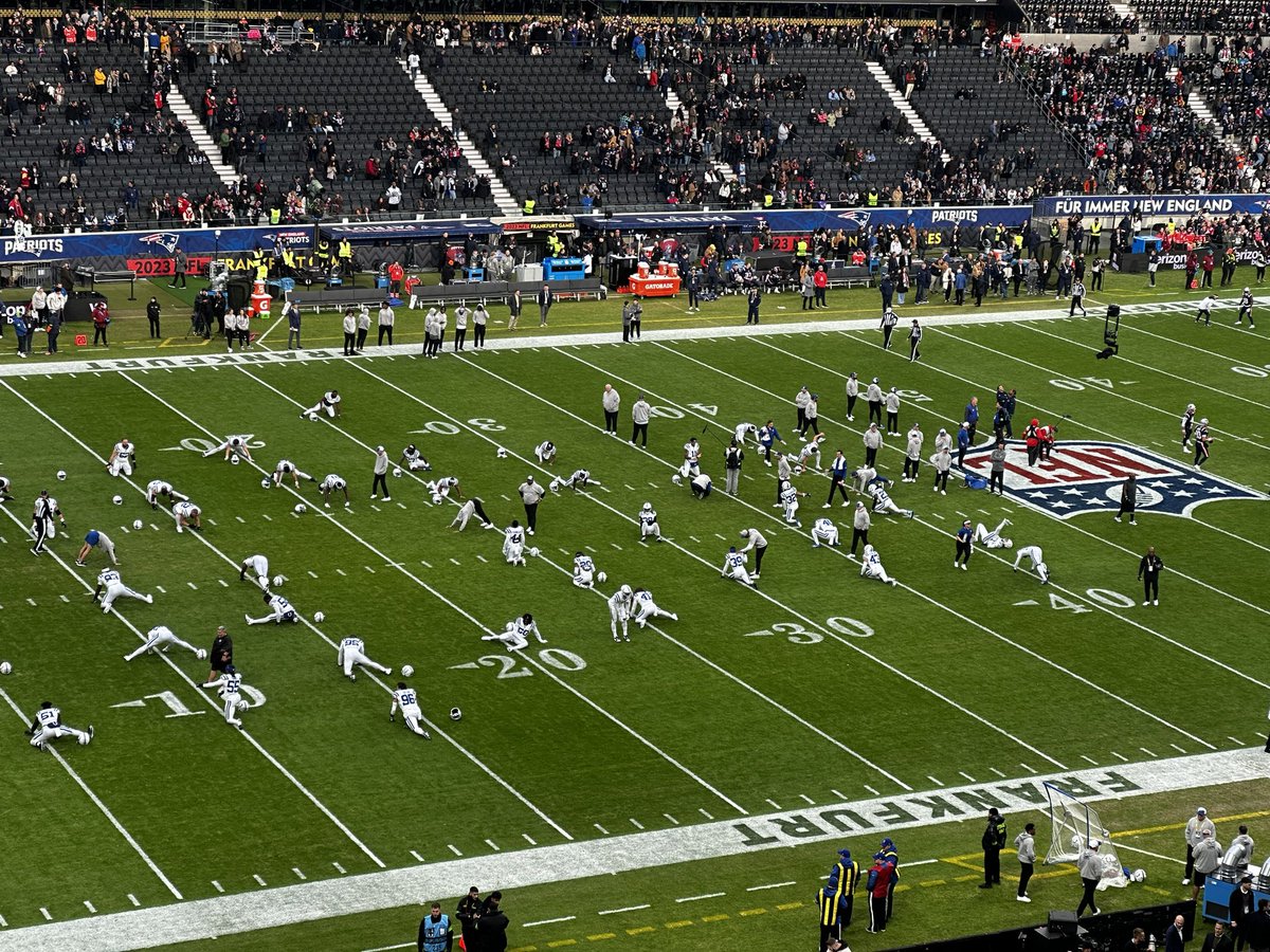 iZallGu's tweet photo. NFL Frankfurt Game INDvsNE https://t.co/fFUzwvbg13