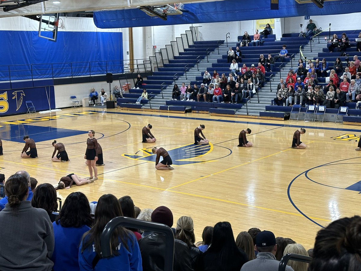 St. Charles North Athletics (@scnathletics) on Twitter photo 🥇North Star Dance Team with an outstanding performance to take home 1st Place at Wheaton North today!💙🏆
#DanceStars⭐️ 🥇North Star Dance Team with an outstanding performance to take home 1st Place at Wheaton North today!💙🏆
#DanceStars⭐️