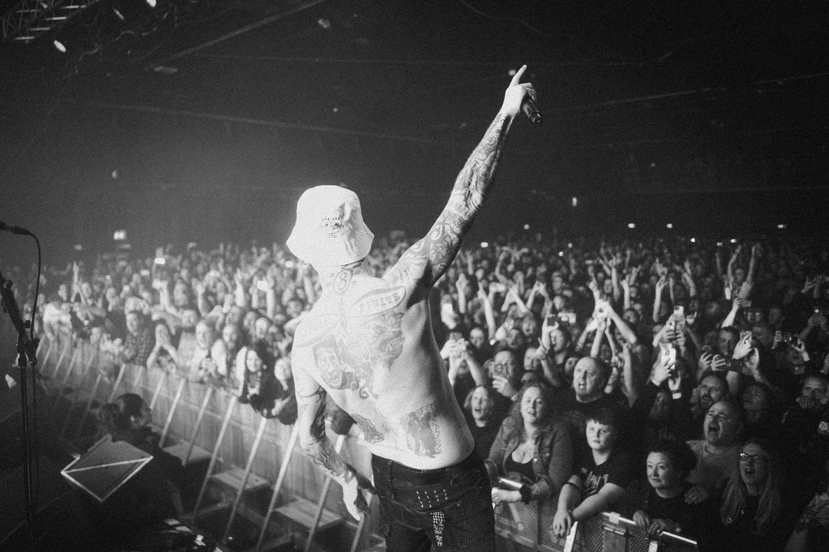 CoreyTaylorRock's tweet photo. Another sold out show down. Thanks for all the love, Manchester. Tour rolls on through Glasgow tonight. #CMF2
๐ธ: @ChrstnLwrnce https://t.co/E4k4n3Q9RF