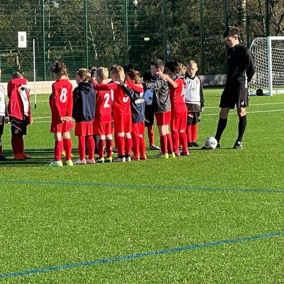 𝙇𝙚𝙨𝙩 𝙒𝙚 𝙁𝙤𝙧𝙜𝙚𝙩 Our teams Remembered and paid their respects this weekend to our fallen heroes ❤️ Without their bravery for our country, we would not be able to enjoy our amazing football weekends! #remember #lestweforget🌹 #fallenheroes ⚽️🔴⚪️⚽️🔴⚪️⚽️🔴⚪️⚽️🔴⚪️⚽️