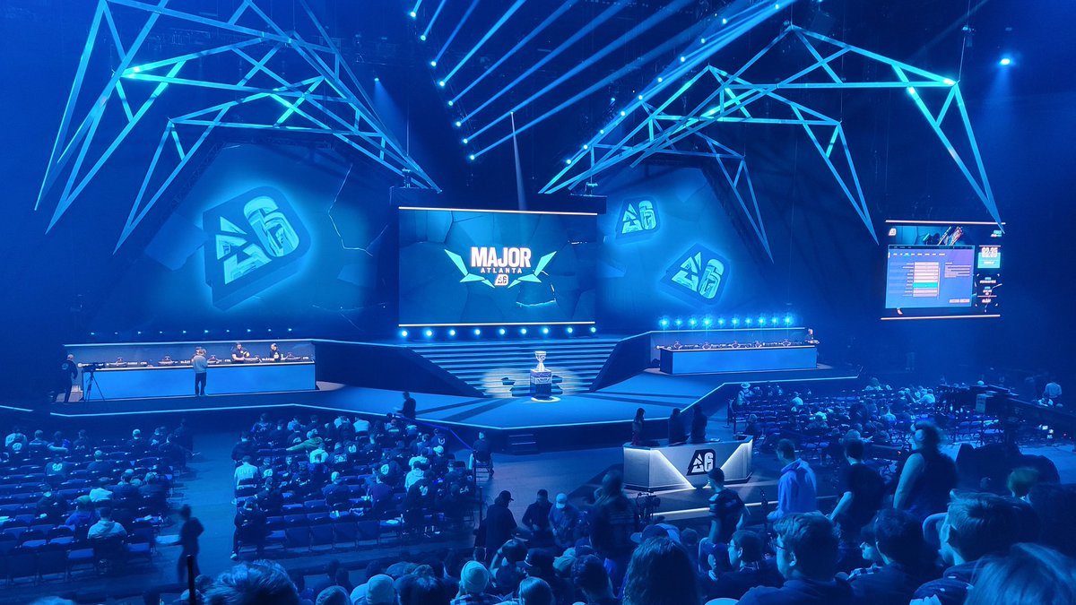 tempestoc's tweet image. Well guess I'm getting back into Rainbow Six after two years. Thank you @Rainbow6Game for bringing some of the best people to me and hell, maybe it's time to return. Go Team Beaulo, that show match was phenomenal! Can't wait for the final!
#rainbowsix #siege @Beaulooo