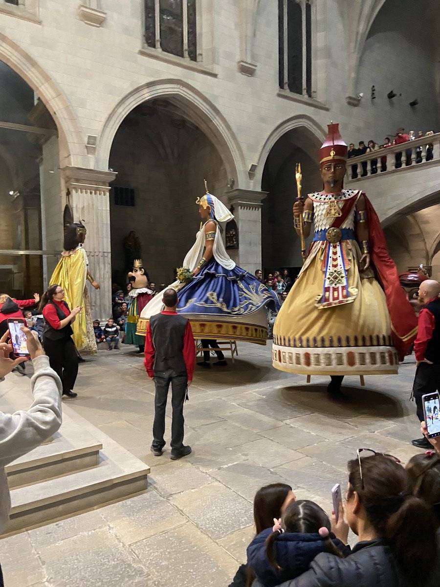 🔝Final de cap de setmana ple d’activitats a Cassà amb l’aplec de Sant Martí organitzat pels veïns de Mont-Roig i Serinyà.🌰
I amb el Convit dels Faraons dels <a href="/gegantscassa/">Gegants de Cassà</a> 👏
Gràcies a totes les entitats, veïnes i veïns que doneu vida al nostre poble! Seguim! #CassàdelaSelva