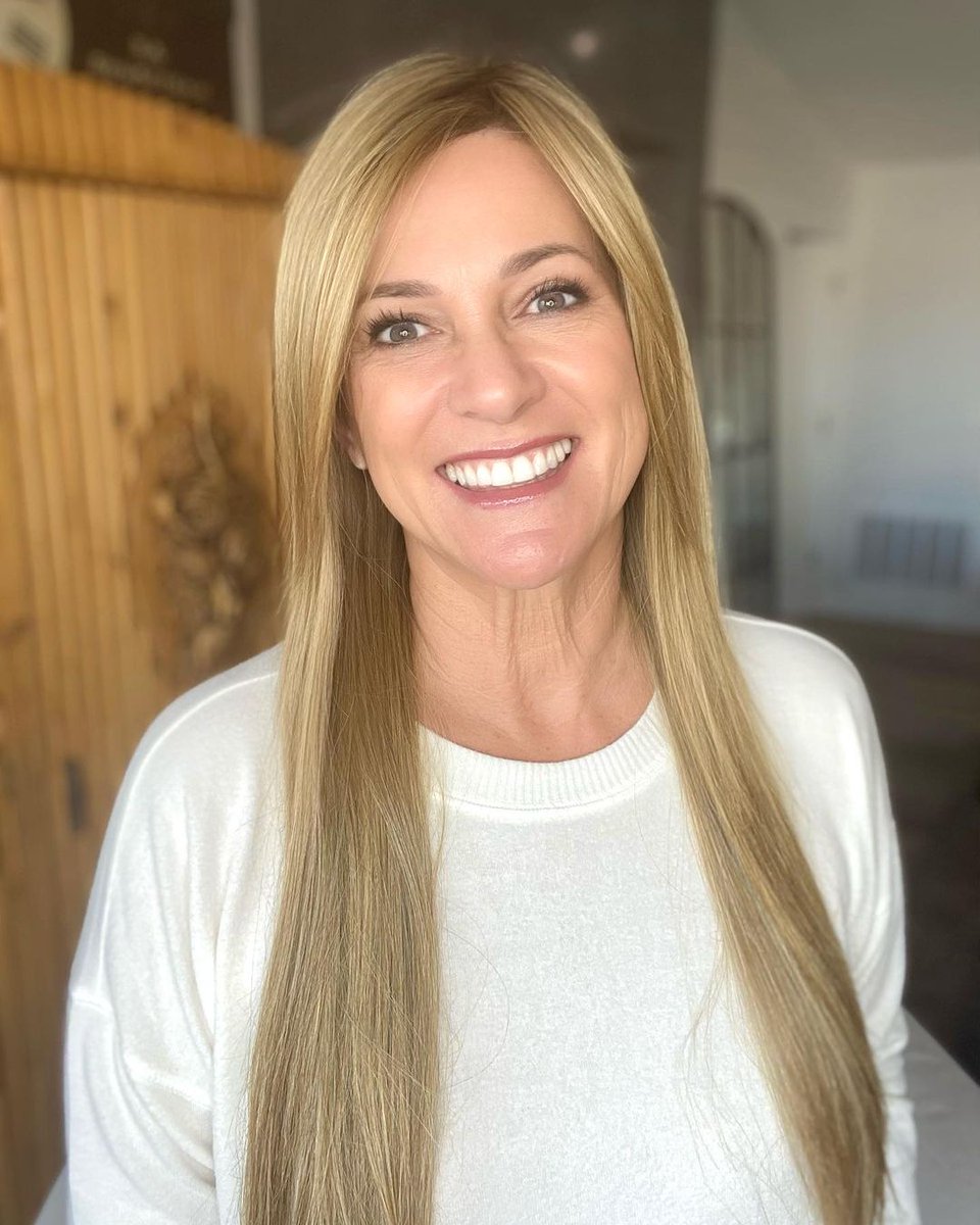 Want to try a super long style that has little to no tangling? #WigsComLaunched 🚀
Susan is wearing the NEW Ellen Wille wig style, L👀k in Light Bernstein Rooted (@wigs_with_wisdom on Instagram).  > wigs.com/products/look-…

#wigwearer #wiglife #wigoftheday