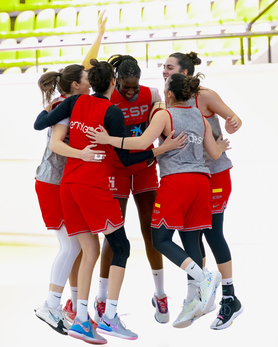 Muchas gracias @BaloncestoESP por otra semana de sonrisas, trabajo, buen ambiente y… Objetivo cumplido ✅🇪🇸 #EuroBasketWomen