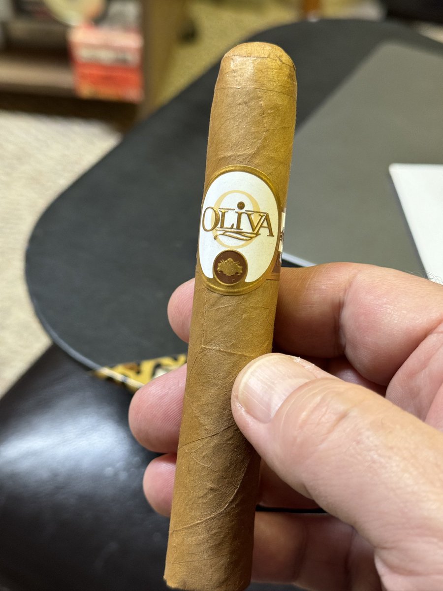 Happy Sunday! @Not_That_JB @notbuncy @cdcal @CalvinThomps99 @writercimasuda @ChacocII @bigbucky24 @CigarChairman @keepmovin2020 @RChichuk @Stevedunbar11 @Mike_W_Simpson @Midwest_Cigars @RobustoBabe @RebelChefJay @cigarguyh @Smokeacigar4me @mjcreid @MFC_182 @VIPvinnyD @sctworthy