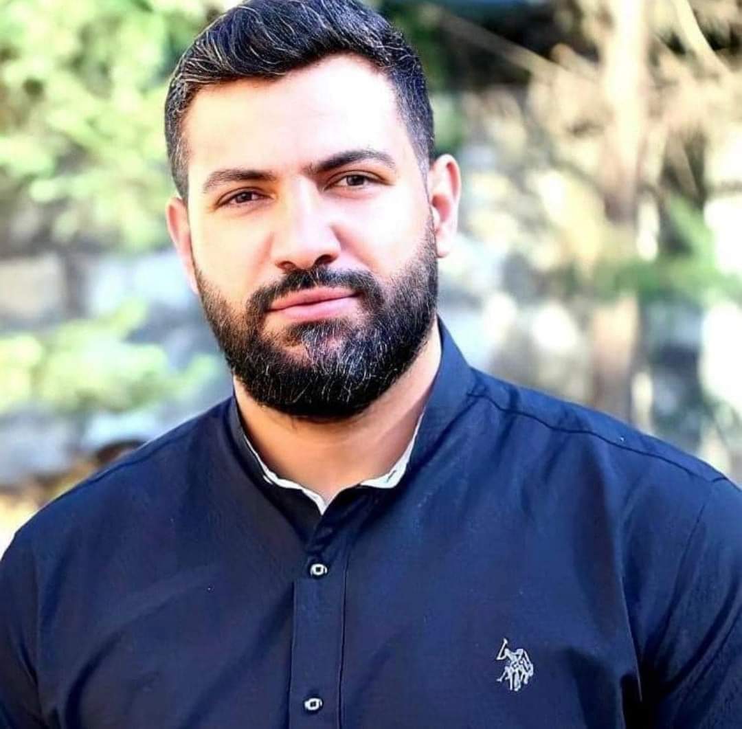 ل بيعرفك يا علي عنجد ما بيتوقع الا انك تكون من مراتب الشهداء هنيئا" الك 
من اول يوم تعرفت عليك ل وقت ما خبروني انك استشهدت كان عندي تأكيد انك مشروع شهيد 
💔💔💔💔