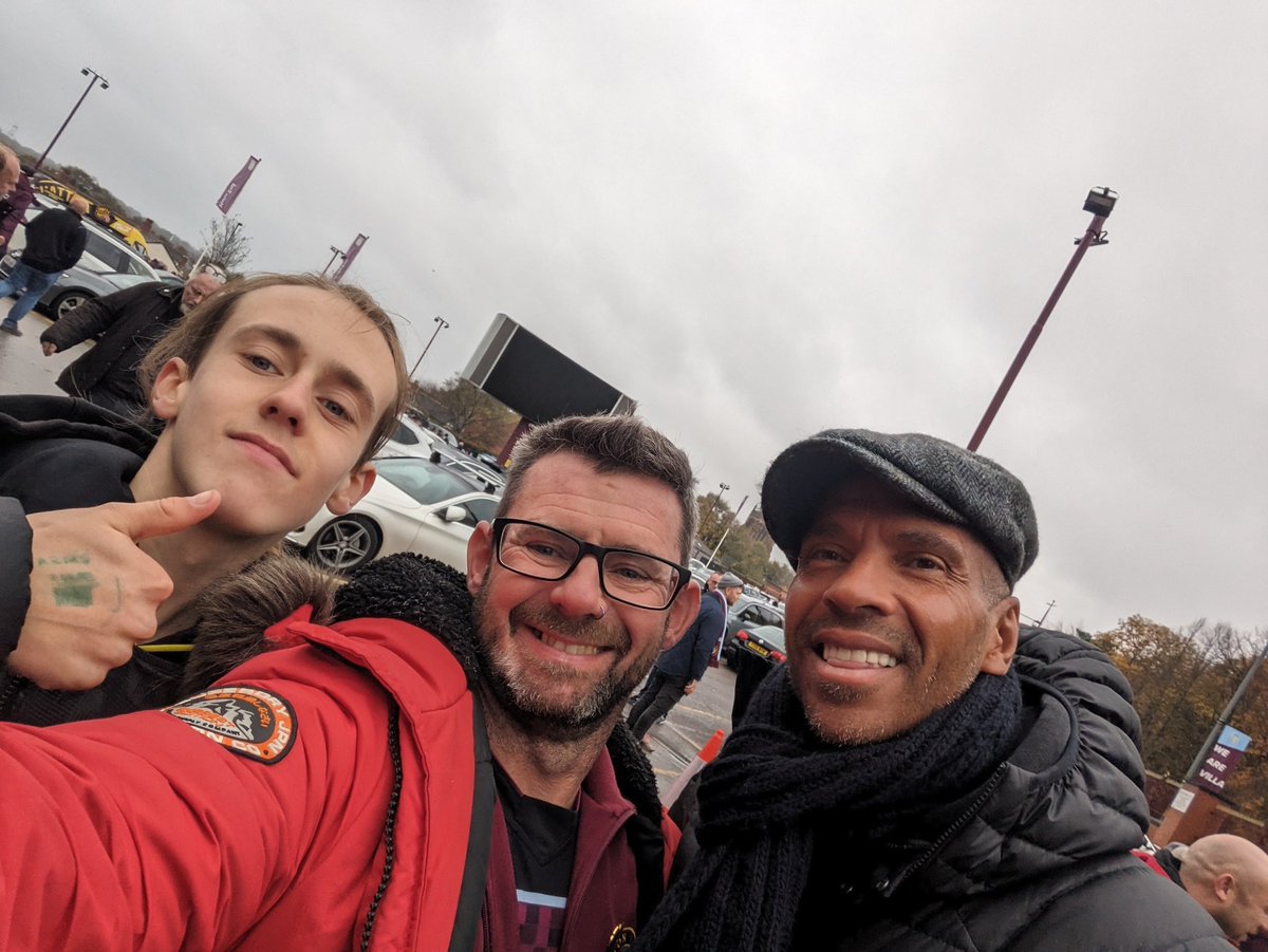 Thanks for taking a mo <a href="/StanCollymore/">Stan Collymore</a> 👌 #legend