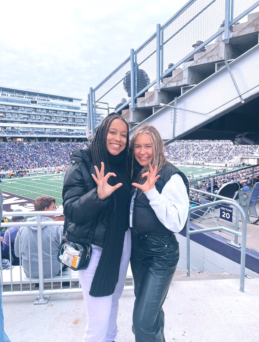 love when i get to see one of my kids in the bill #gocats 💜🐱