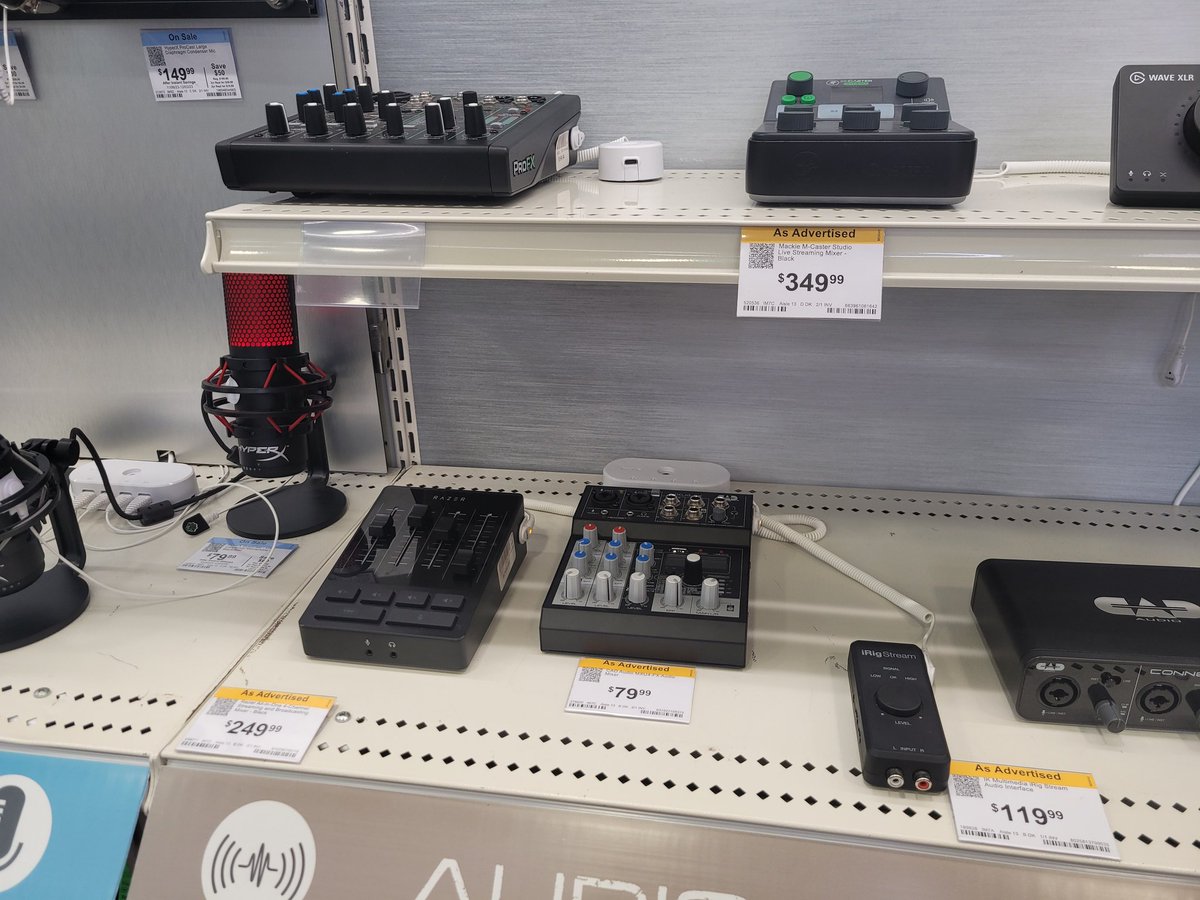 fonnielove17's tweet image. I need to explore the stores near me/away from more often. I didn't even know there was a computer/electronic store near me