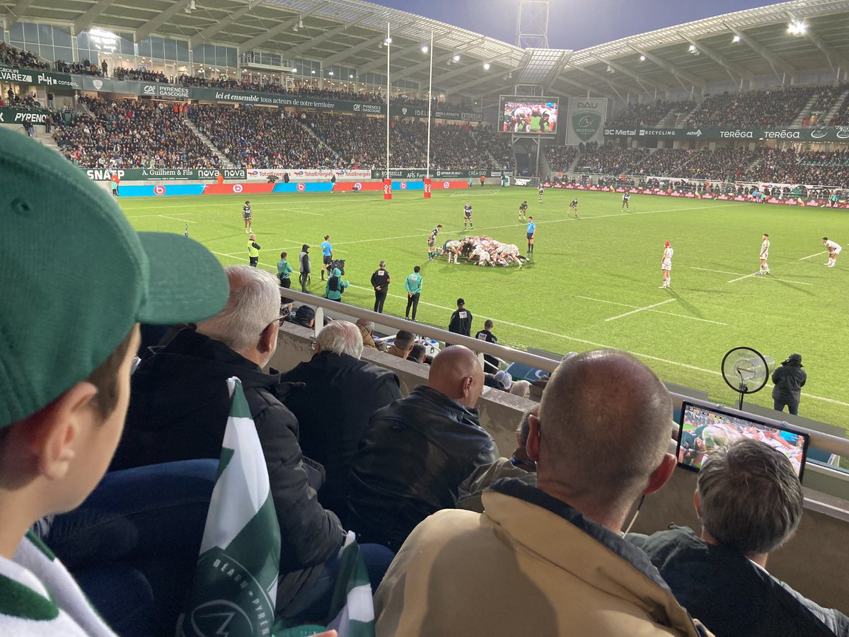 Un beau week-end aux côtés de la <a href="/SectionPaloise/">Section Paloise Béarn Pyrénées</a> pour le match contre l’UBB parrainé par <a href="/TotalEnergies/">TotalEnergies</a> : une victoire de plus pour les Vert et Blanc, solides co-leaders du #TOP14 !
#HonhaSection !