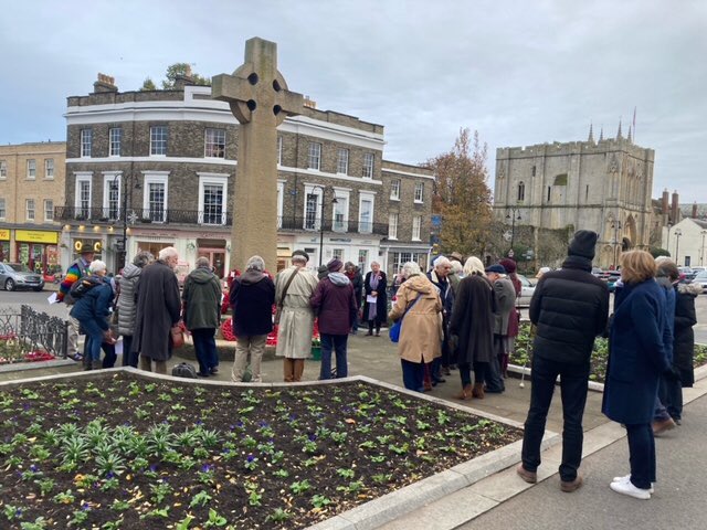 BSEQuakers's tweet image. Today, Bury St.Edmunds Quakers  (@BSEQuakers) laid a white poppy wreath at the Angel Hill war memorial. We remembered the military personnel and civilians of all nations killed in war and renewed our commitment to working for peace.@PPUtoday #RemembranceDay #WhitePoppy