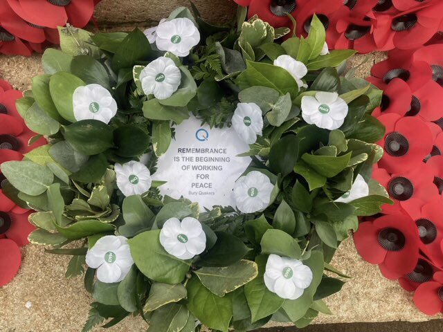 BSEQuakers's tweet image. Today, Bury St.Edmunds Quakers  (@BSEQuakers) laid a white poppy wreath at the Angel Hill war memorial. We remembered the military personnel and civilians of all nations killed in war and renewed our commitment to working for peace.@PPUtoday #RemembranceDay #WhitePoppy