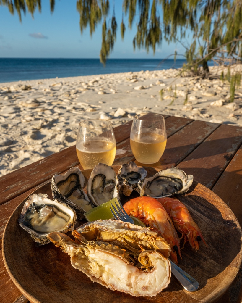 Sunset setup for two 🥂🌅 It's a quintessential part of the all-inclusive #WilsonIsland experience!⁠
⁠
📷: IG/_markfitz⁠ #OnlyOnWilson <a href="/gladstoneregion/">Visit Gladstone</a> <a href="/Queensland/">Queensland Australia</a> #SeeAustralia