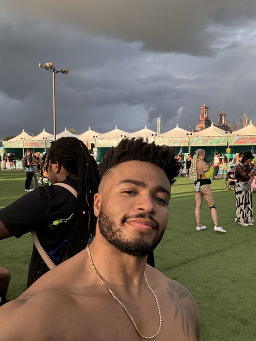 Happy Sunday, I hope you enjoy it beloved https://t.co/w1cYQWpUJo