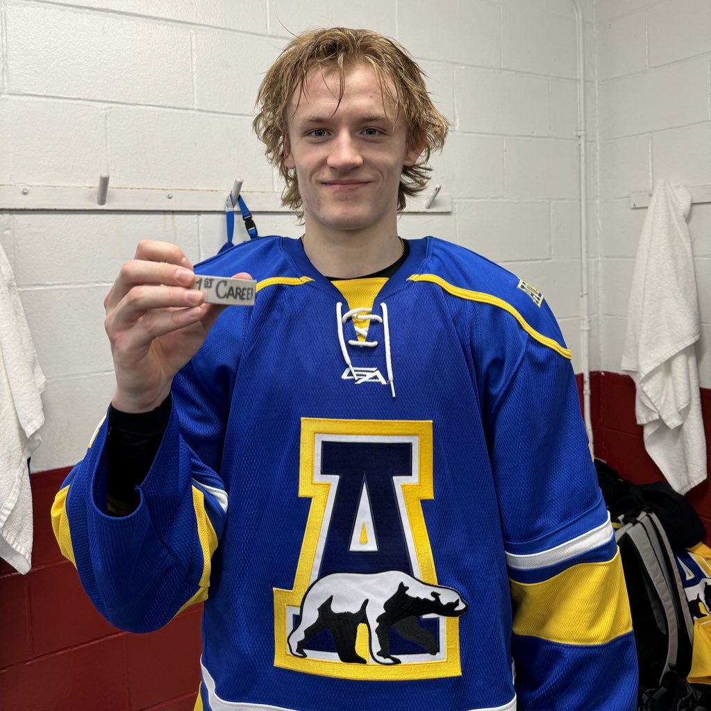 NanooksHockey's tweet photo. Right place at the right time for Broten Sabo as he scored his first-career NCAA goal yesterday in the ‘Nooks 8-1 win!

Congrats, Sabo🚨

#NanookNation x #OneMore https://t.co/regNgX48qE