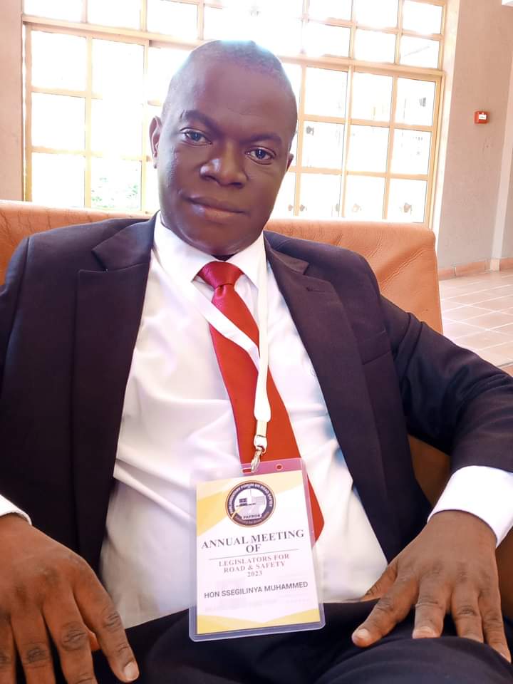 kfdmedia3's tweet image. PHOTOS: Taken on @HonSsegirinya while at Nsambya Hospital where is kept for state treatment.
Now &amp;amp; Before 📸 📸 👇
#PrayForHim.