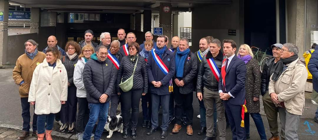 Nous étions nombreux rassemblés à Évreux contre l'antisémitisme à l'appel des maires de l'Eure !