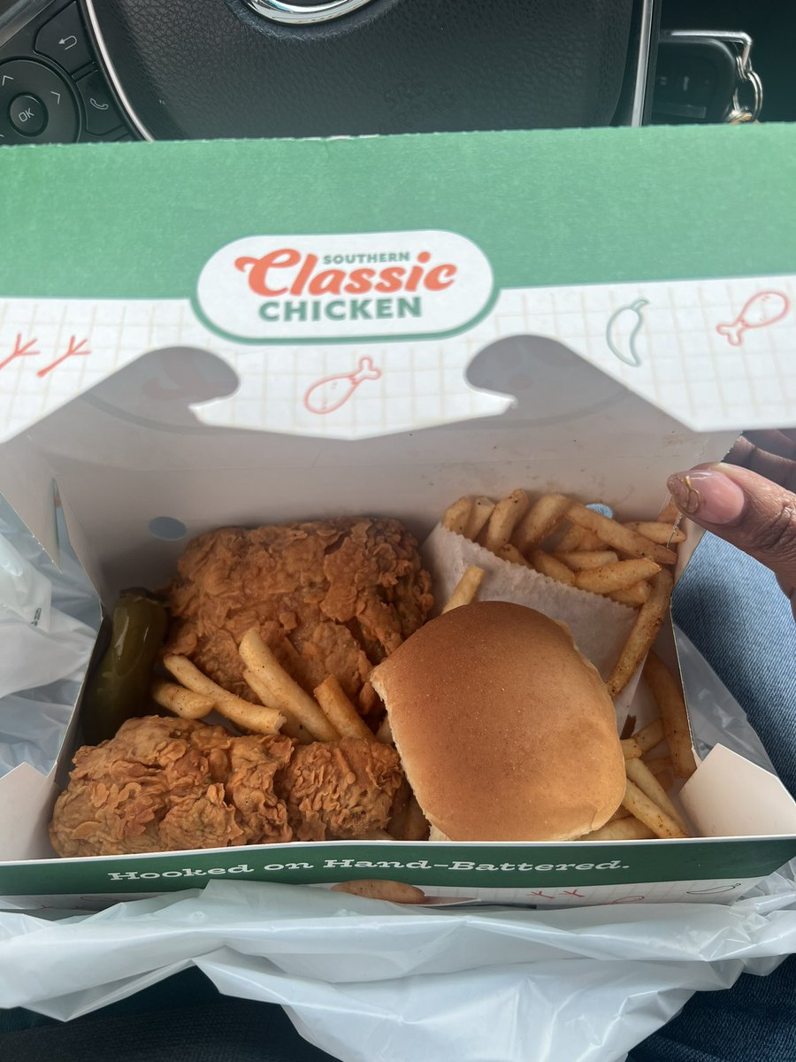 breezywonderr's tweet image. Best chicken ever