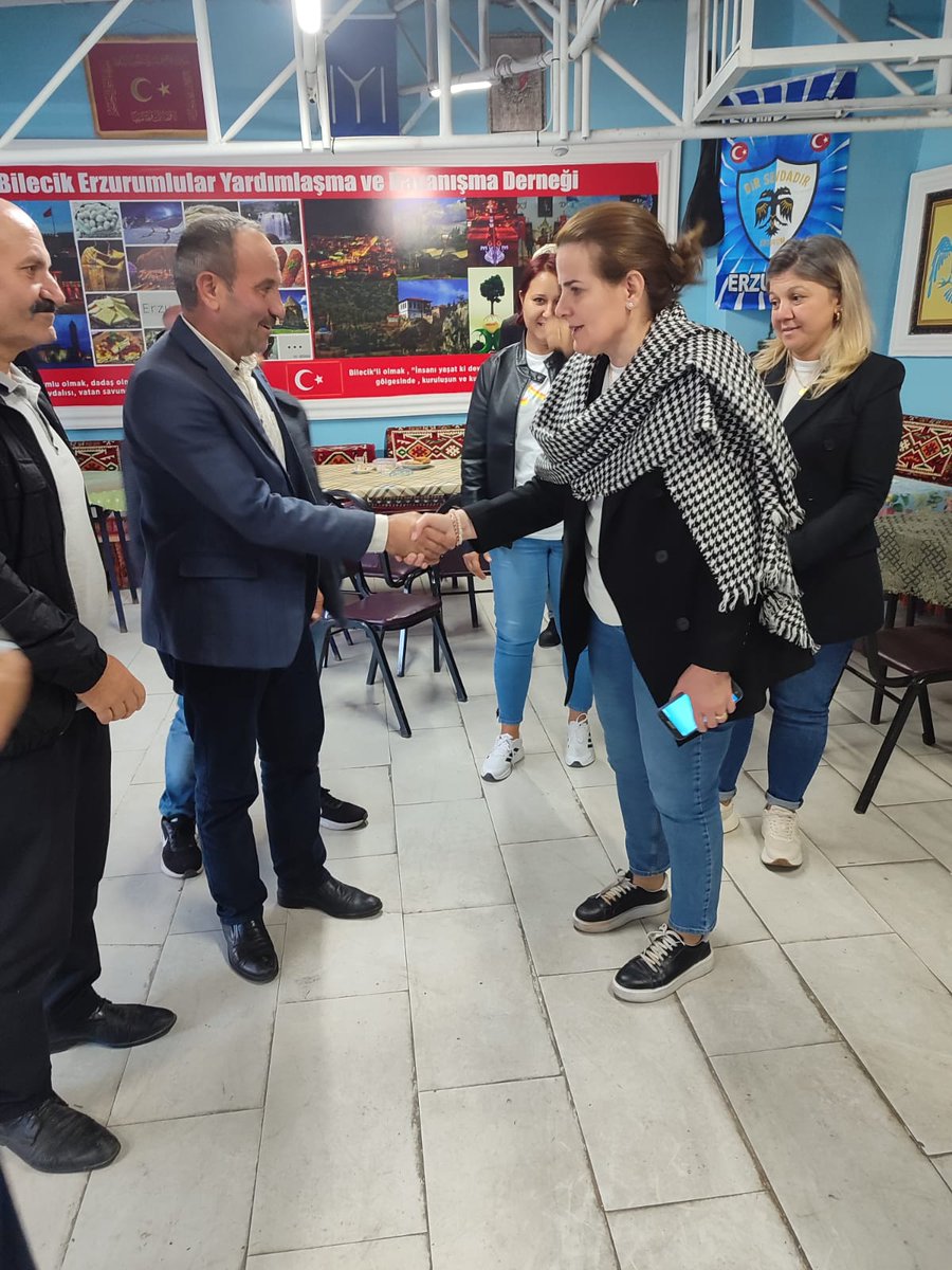 akkadinbilecik's tweet photo. İl Kadın Kolları Başkanımız @HasitMutlu  Yönetim Kurulu Üyelerimiz Erzurumlular Yardımlaşma ve Dayanışma Derneğimizi ziyaret ettiler.
Misafirperverlikleri için Dernek Üyelerimize teşekkür ederiz.
#AKPARTİBilecikKadınKolları
@AKKADINGM @TOzcay @selvinazalan https://t.co/WSFQxfthfe