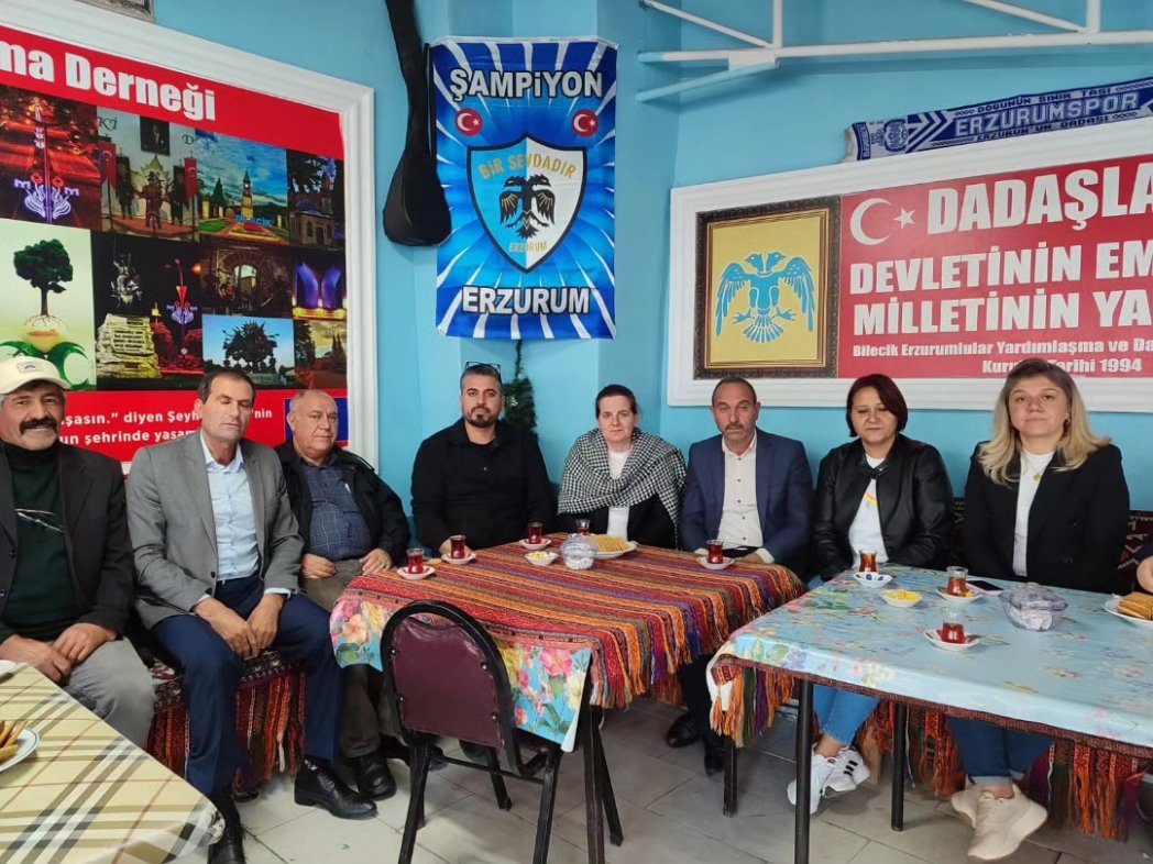 akkadinbilecik's tweet photo. İl Kadın Kolları Başkanımız @HasitMutlu  Yönetim Kurulu Üyelerimiz Erzurumlular Yardımlaşma ve Dayanışma Derneğimizi ziyaret ettiler.
Misafirperverlikleri için Dernek Üyelerimize teşekkür ederiz.
#AKPARTİBilecikKadınKolları
@AKKADINGM @TOzcay @selvinazalan https://t.co/WSFQxfthfe