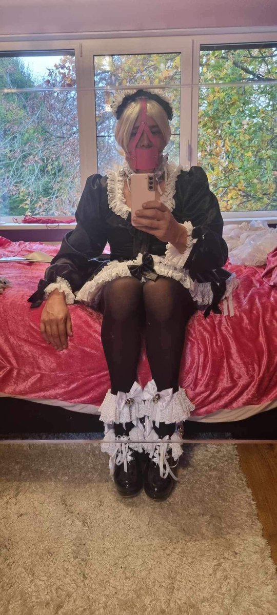 Bo27Stephanie's tweet photo. Sissy maid showing of her new heels https://t.co/0NdyTA8PsL