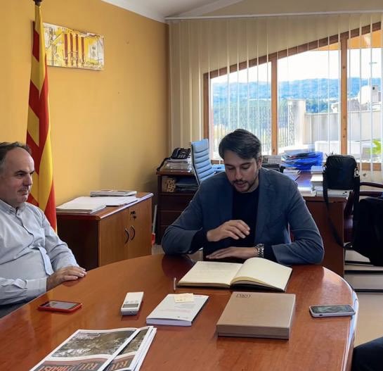 ConsellAnoia's tweet photo. Avui el president del @ConsellAnoia ha visitat la Torre de Claramunt amb motiu de la celebració de la Festa de la Cassola de Vinya. Una bonica festa que rememora la vida de pagès amb el menjar d'hivern dels que treballaven a les vinyes com a protagonista, la cassola de vinya. https://t.co/Sy5aofwhLS