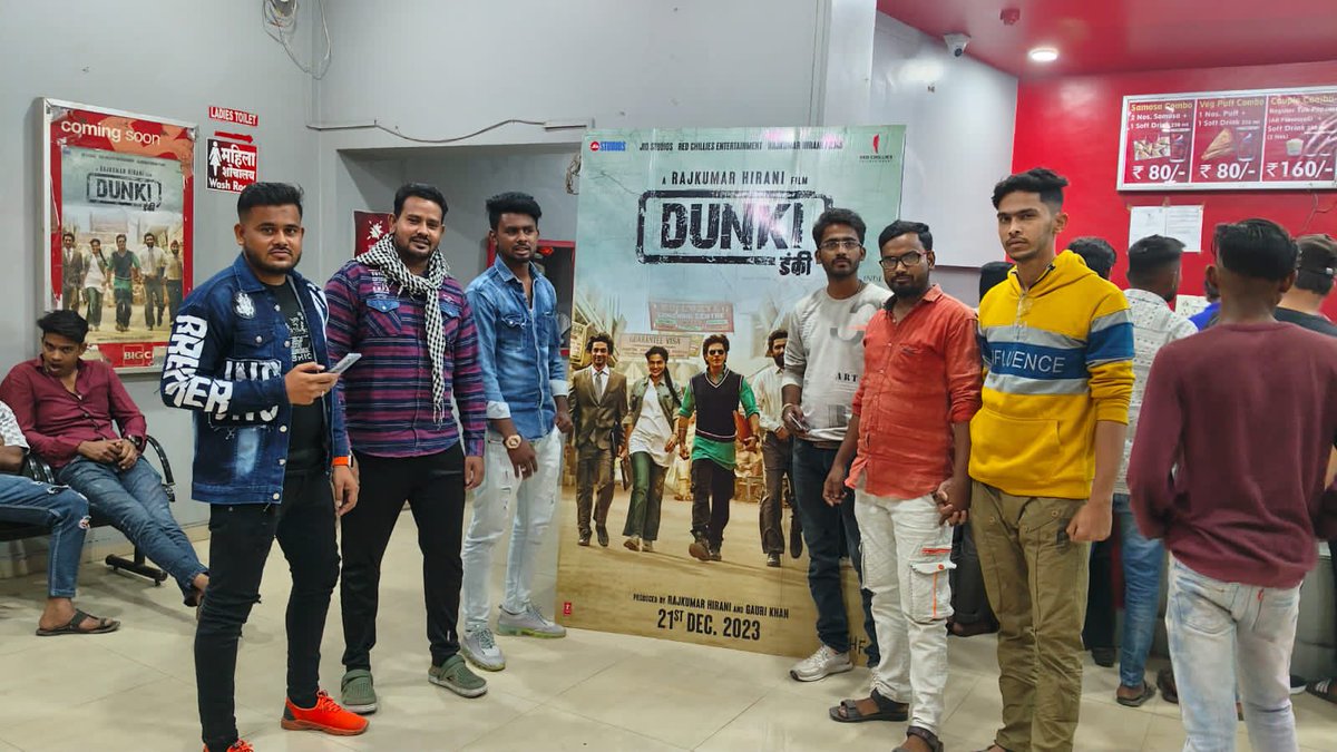 SRKCHENNAIFC's tweet photo. SRK Fans from SRK DHULE CFC went to watch #Tiger3 today just to take a glimpse of King 👑 Khan @iamsrk in the film! 

They are now ready to celebrate DUNKI FDFS soon too ❤️ 
#ShahRukhKhan𓀠 @iamsrk https://t.co/HjPVb3RhtD