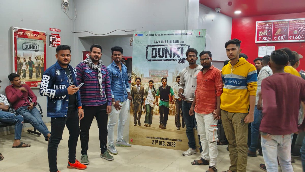 SRKCHENNAIFC's tweet photo. Pics-2: SRK Fans from SRK DHULE CFC went to watch #Tiger3 today just to take a glimpse of King 👑 Khan @iamsrk in the film! 

They are now ready to celebrate DUNKI FDFS soon too ❤️ 
#ShahRukhKhan𓀠 @iamsrk https://t.co/HB9xHCekxM
