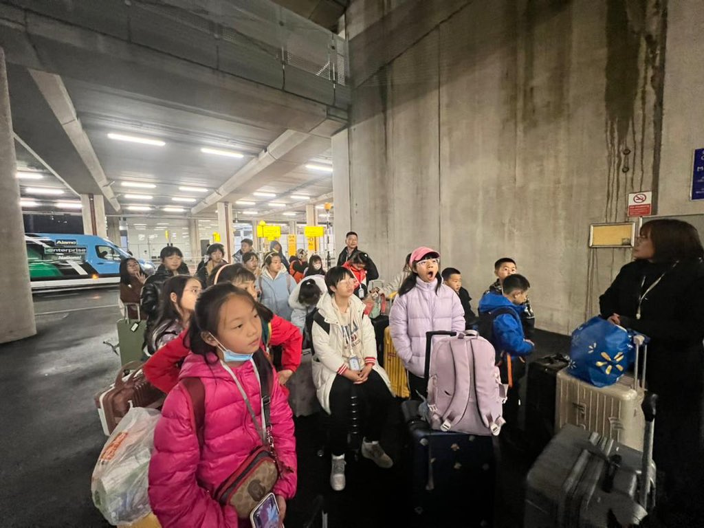 JaneFearnley's tweet photo. How excited are we @Herringthorpe @RockinghamJI @GJIprimary @roughwoodschool ? The children and staff from Tanghu Elementary School Chengdu China have arrived in the UK! β€οΈβ€οΈβ€οΈβ€οΈ#nobounderies #authenticpartnerships https://t.co/pna3zo8Kyg