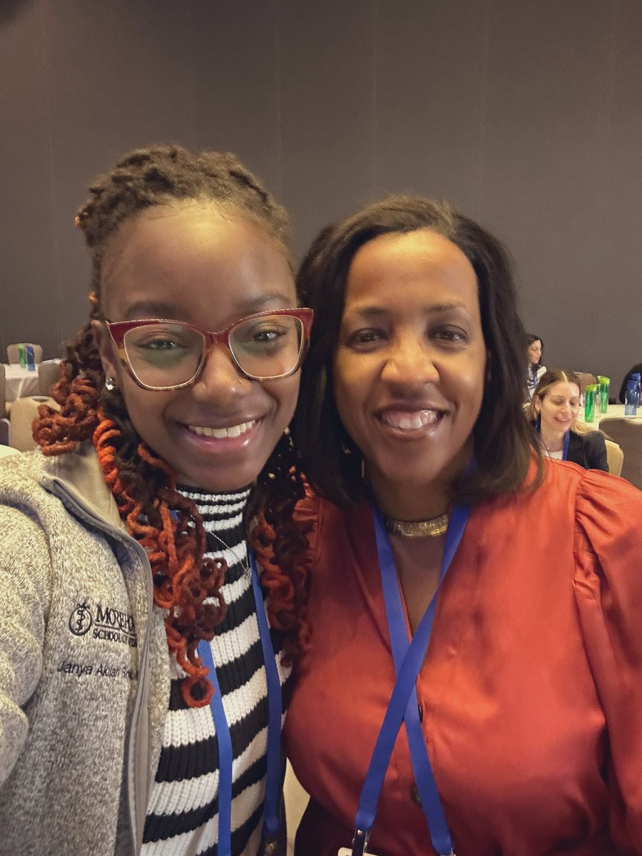 drnyasims's tweet photo. CHOOSE Rheumatology 2023 Photo Contest, having an amazing time meeting wonderful people !! 🩺👩🏽‍⚕️🩻 #rheumrookie #chooserheumatology #ACR23 #acrconvergence https://t.co/QPbzu3wHBm