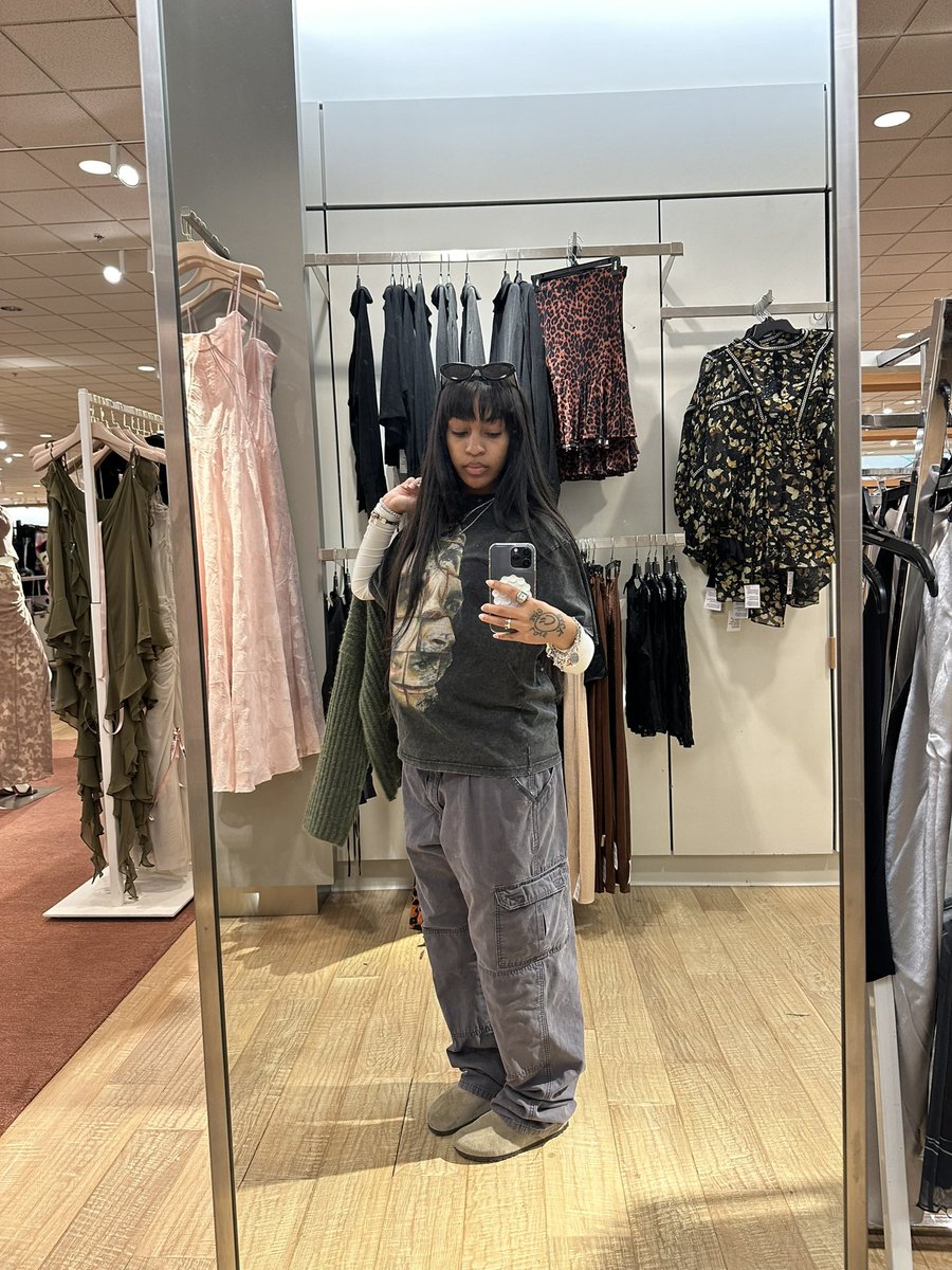 kelssqueen's tweet image. feelin heavy