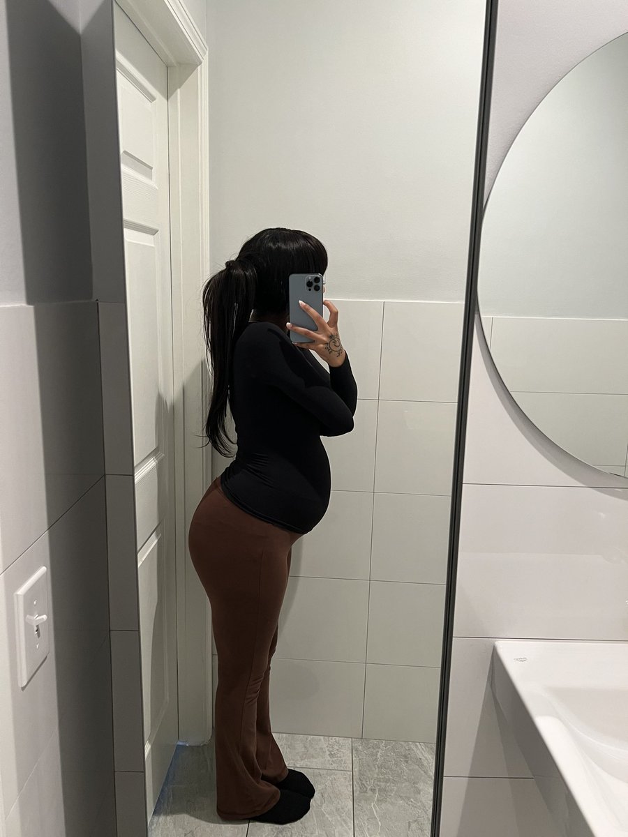 kelssqueen's tweet image. feelin heavy