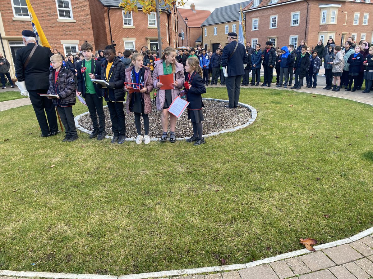 denisemburgess's tweet image. Our year 6 children continue the legacy left by year 6 three years ago when they set up and ran a Remembrance service in our community, a huge thank you to @PoppyLegion for your support as always @GreatDenhamPS @JimWeir92567466 @GtDenhamPC #REALprojects