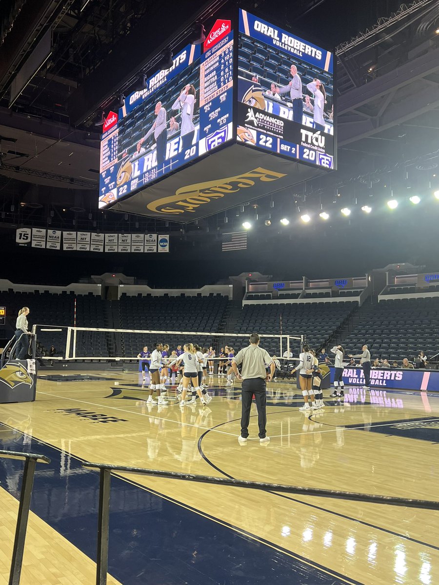 denim_crow's tweet photo. @ORUVolleyball 
Court side @ last home game!! 
Go Golden Eagles!! 🦅 https://t.co/qAhMAlpe7c