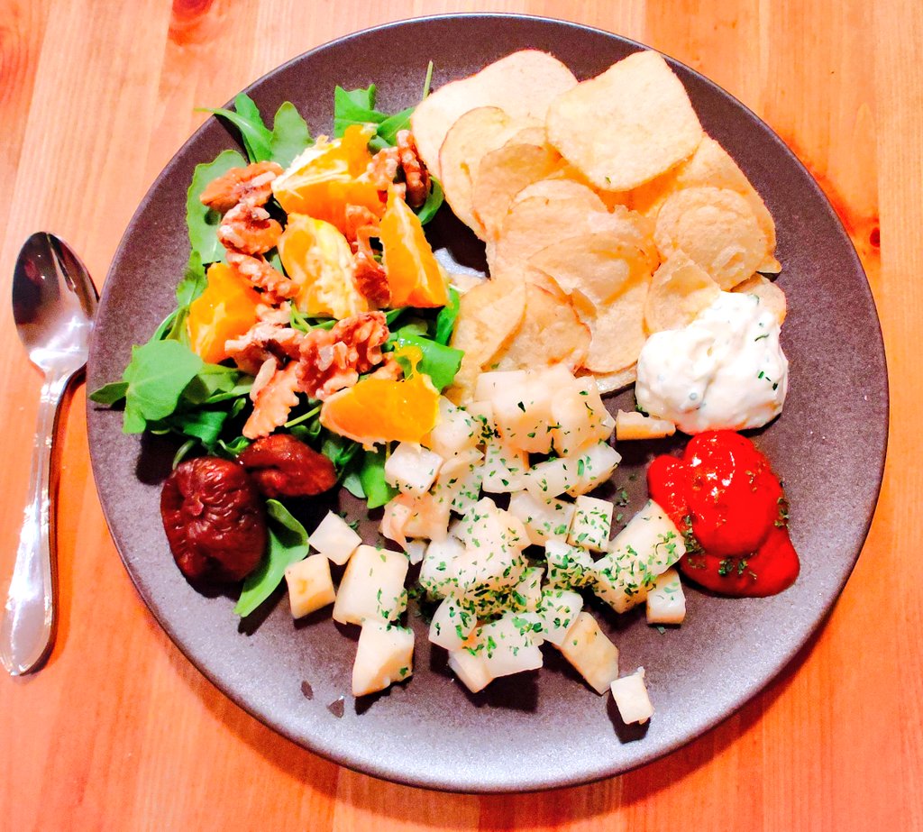 anatusparvus's tweet photo. #Essen #eten #meal
#cooking #kochen #koken
#Selleriegemüse in #Olivenöl #ApfelsinenFeigenWallnussSalat #Crisps #TumericKetchup #Knoblauchmayonaise
#warmes #Apfelkompott
#GutenAppetit #Enjoyyourmeal
#Eetsmakelijk https://t.co/yQh9ndf8Qv