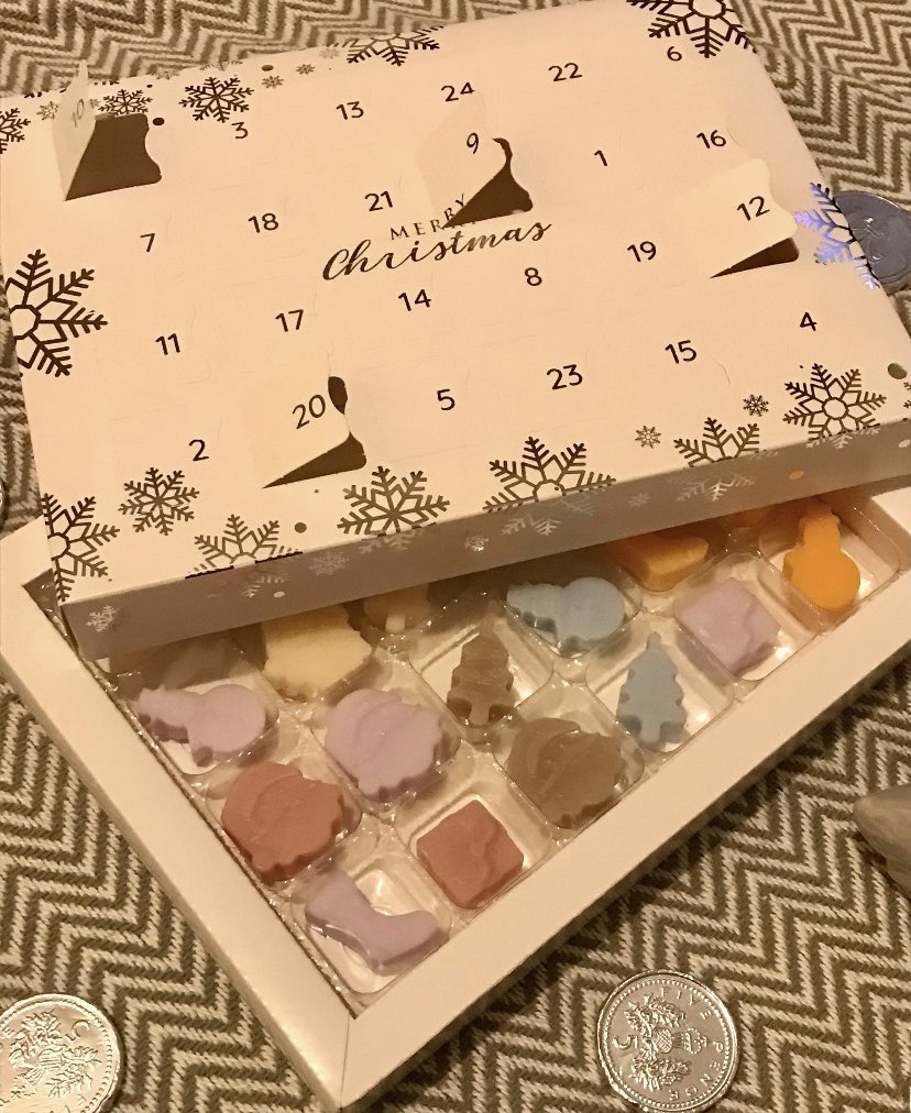 Our Christmas items are available on our Etsy page!

3 candles, gingerbread wax melts and even an advent calendar (only one left)

etsy.com/uk/shop/TheFla…

#UKCraftersHour #shopindie