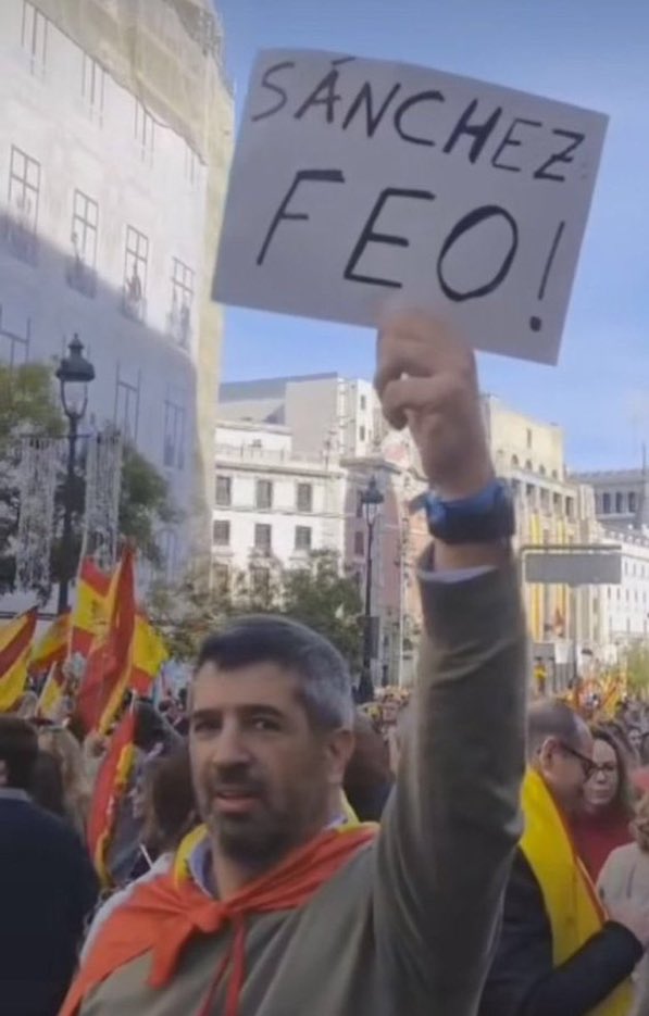 martinbianchi's tweet photo. Se pueden hacer muchas críticas a Pedro Sánchez, pero esta en concreto es absolutamente falsa e intolerable https://t.co/Q1ukHTTxC7