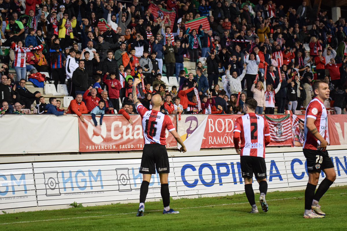 JORNADA 11⚽️|

Asier Etxaburu, el Ruta a sus pies♥️📸

#VamosMiZamora