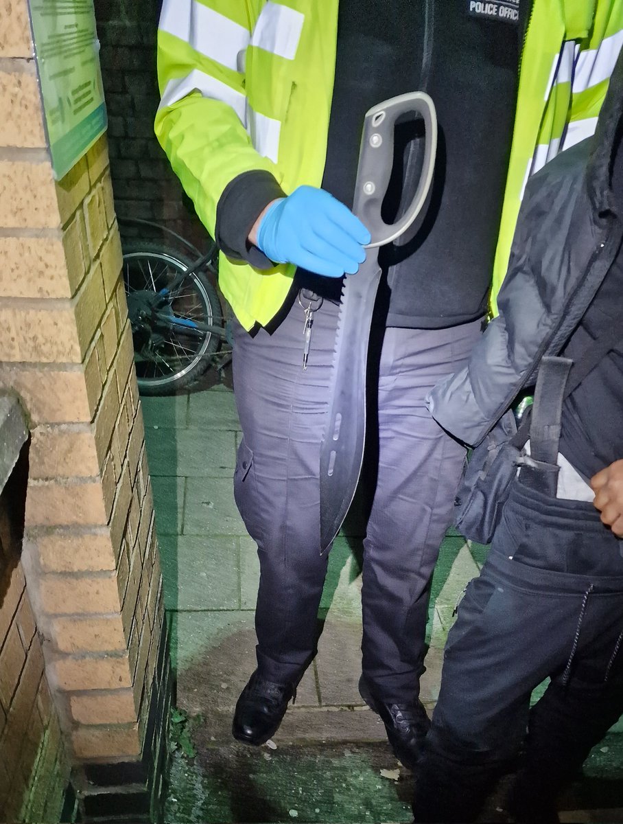 Brimsdown SNT (@mpsbrimsdown) on Twitter photo Last night on Op Ghostfreak, our attention was drawn to a male riding an illegal e-bike. He was stopped & then attempted to make off. A struggle took place & he was cuffed. During the search, Officers found a machete hidden in his bottoms 👮🏻♂️
<a href="/MPSEnfield/">Enfield MPS</a> Last night on Op Ghostfreak, our attention was drawn to a male riding an illegal e-bike. He was stopped & then attempted to make off. A struggle took place & he was cuffed. During the search, Officers found a machete hidden in his bottoms 👮🏻♂️
<a href="/MPSEnfield/">Enfield MPS</a>