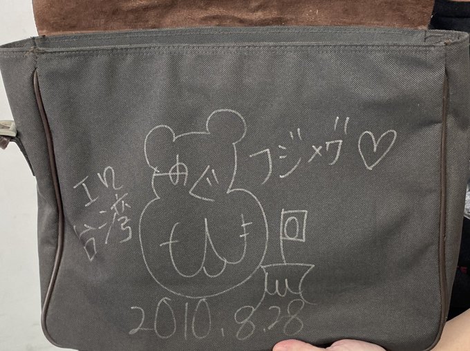 うわぁ〜〜🥹👏👏👏  2010年、ForAver撮影会に来て下さったファンの方が今も大切にしてくれてました☺️💓  13年ぶりの再会に感動😭✨  謝謝♡   #台灣攝影會 #foraver攝影會 https://t<a href="/tag/%E5%8F%B0%E7%81%A3%E6%94%9D%E5%BD%B1%E6%9C%83"class="tags"><span>#台灣攝影會</span></a><a href="/tag/foraver%E6%94%9D%E5%BD%B1%E6%9C%83"class="tags"><span>#foraver攝影會</span></a>