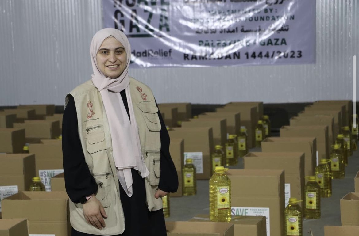 إسراء فروانة مهندسة ملهمة من غزة سخرت حياتها لخدمة مدينتها بحملات إغاثية عظيمة.. 

أنهت الدكتوارة بالهندسة في تركيا حديثاً ورغم البعد عملت بجد لغزة،  وعادت قبل الحرب بأيام لزيارة عائلتها.

إسراء على قيد الحياة! حتى لا تظنون أني أرثي صديقتي حماها الله.. 

لكن تخبرني قبل قليل أنني