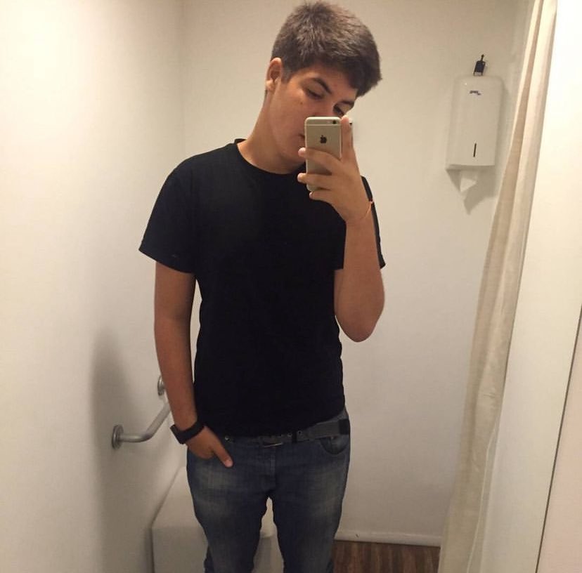 CentralAlvxaro_'s tweet photo. Ja se perguntaram qual foi a primeira foto do alvaro? Aqui está 🫶🏽 https://t.co/FmKeHClBLL