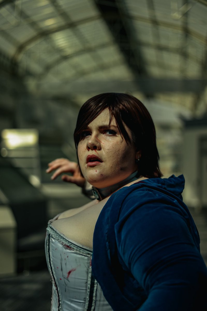 kirkwallcosplay's tweet photo. “A city at the bottom of the ocean? Ridiculous.”
It being 10,000 degrees at Insomia actually enhanced the vibe loads I really look like I was goin through it as Liz 😂
📸: @MillieCarvell (MILLIE HYPE
MILLIE HYPE)
#BioShock #BioShockInfinite #ElizabethComstock #BioShockCosplay https://t.co/XpBili3I22