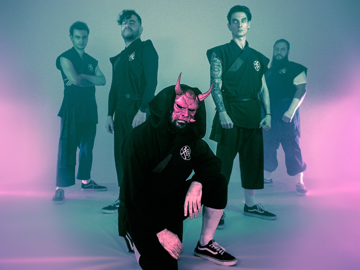 👹 BOOOOM 👹

&gt; Después de muchos meses en la sombra, aquí estamos de vuelta para mostraros lo que traemos entre manos 🙌
&gt; Por fin tenemos el grupo completo de nuevo y os queremos presentar a los nuevos integrantes Giorgio a la batería y Adri a la guitarra

Stay tunedStay tfoa💮